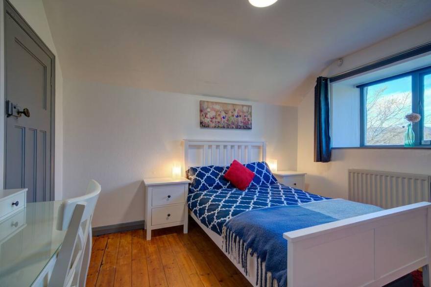 Millerground Lodge -  a cottage that sleeps 4 guests  in 3 bedrooms