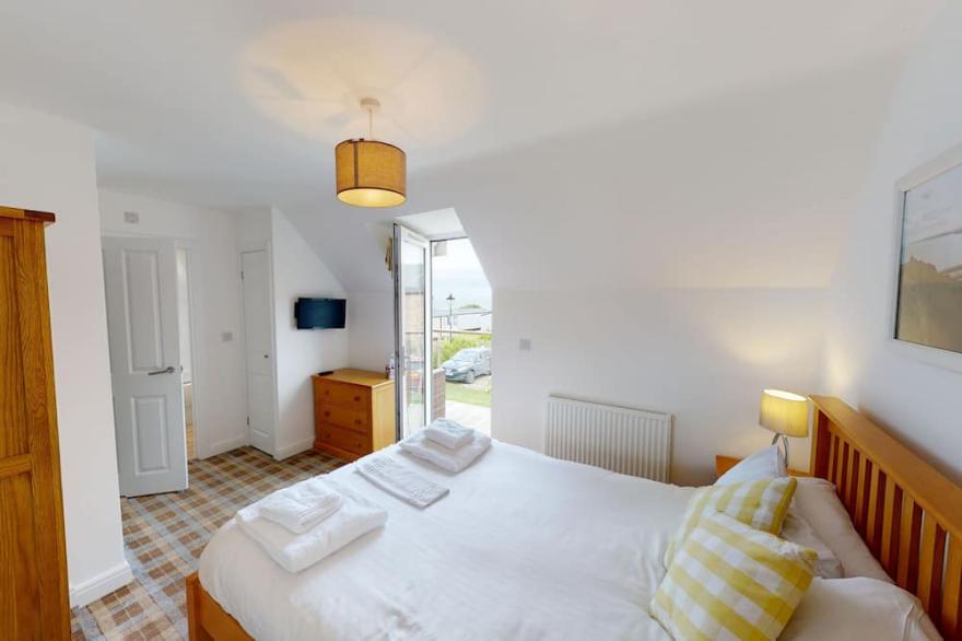 Brigg End View -  a cottage that sleeps 4 guests  in 2 bedrooms