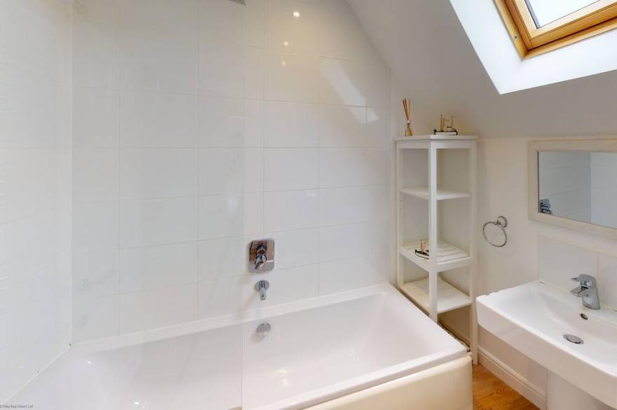 Brigg End View -  a cottage that sleeps 4 guests  in 2 bedrooms