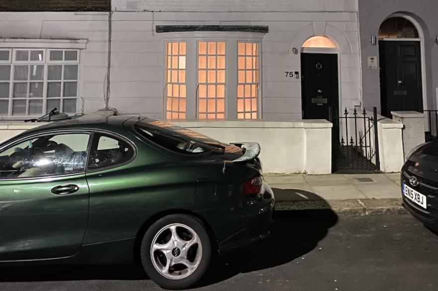 Fully furnished house in Kensington, bordering on Notting Hill