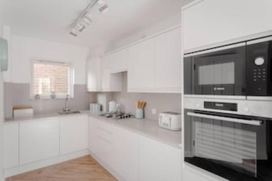 2 Bedroom City Centre Townhouse - with Parking