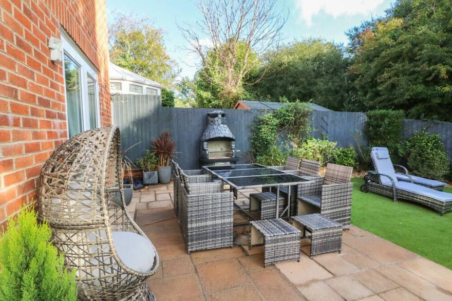 4 WOODLAND PARK, family friendly, luxury holiday cottage in Northam
