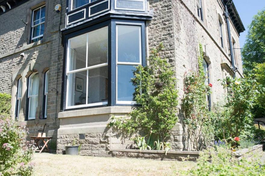 Large, Luxury stylish 2 bedroom garden flat