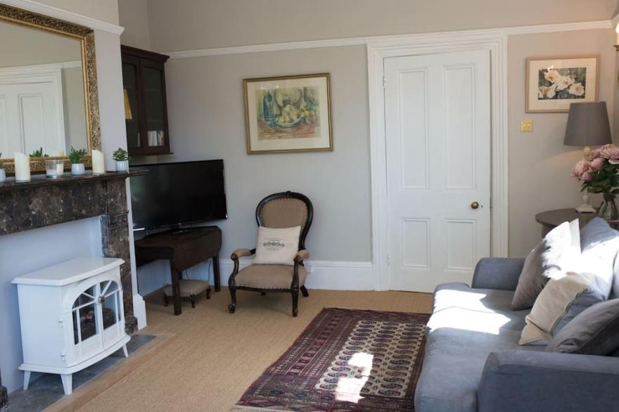 Large, Luxury stylish 2 bedroom garden flat