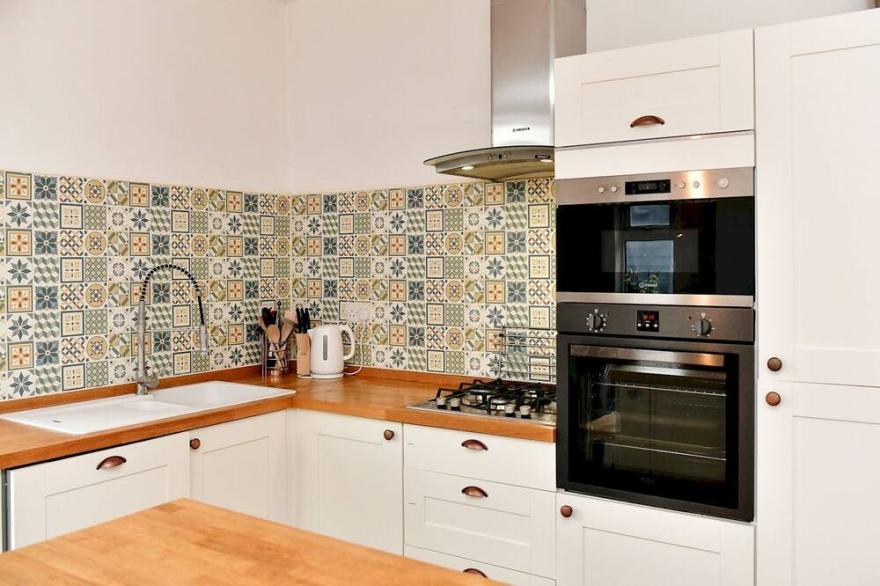 Pass the Keys | Spacious 3 Bedroom Apartment Close to City Centre