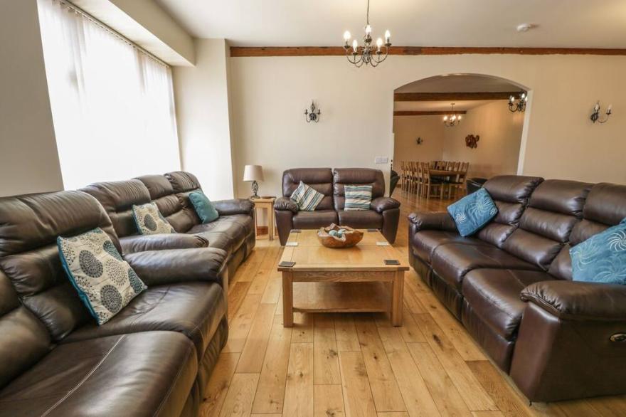 THE MILL HOUSE, family friendly, luxury holiday cottage in Alberbury