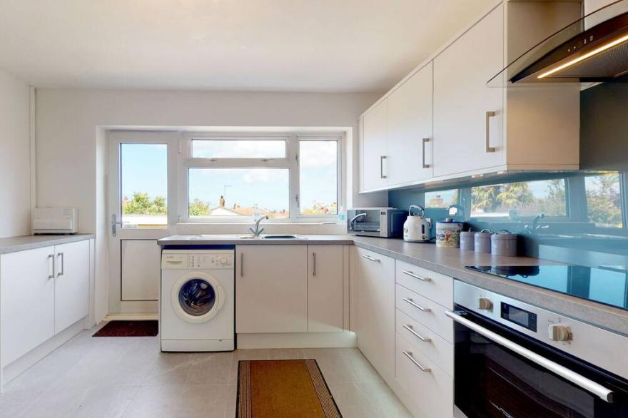 Alberts Retreat - Three Bedroom Cottage, Sleeps 6