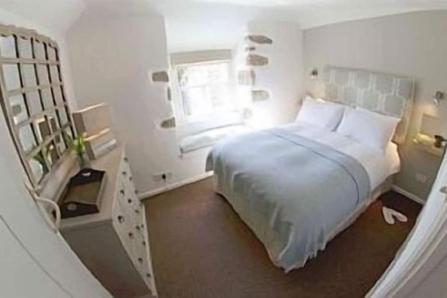 17th Century Cottage In St Ives, Cornwall. Sleeps 2 With Parking!