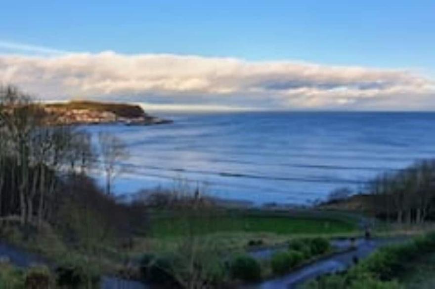 Cosy Seaside Cottage, Fantastic South Cliff Location! Pet-Friendly.