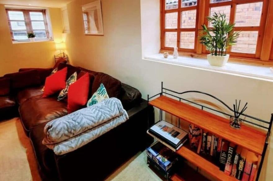 Cosy Seaside Cottage, Fantastic South Cliff Location! Pet-Friendly.