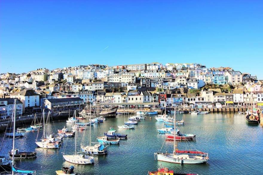 Stunning Harbour and Mooring views