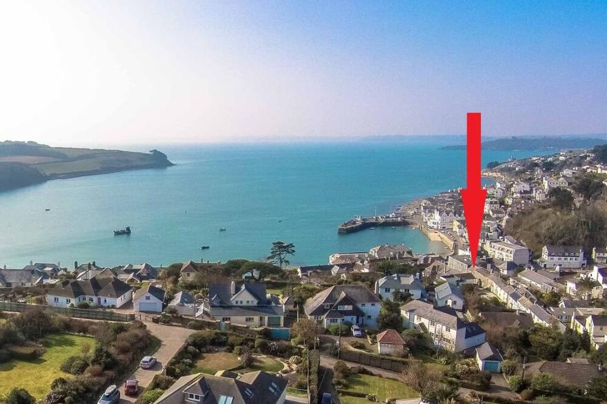 Old Fisherman's Cottage with Sun Deck Offering Sea Views of St Mawes Harbour