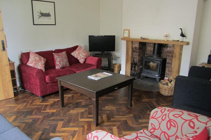 Camp Hill. Charming Cottages in Secluded Grounds of Historic Private Estate