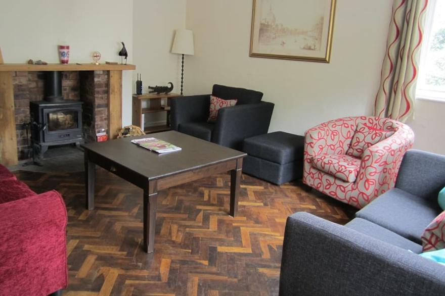 Camp Hill. Charming Cottages in Secluded Grounds of Historic Private Estate