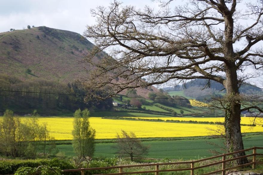 Quarry House, peaceful rural retreat, sleeps 8-12