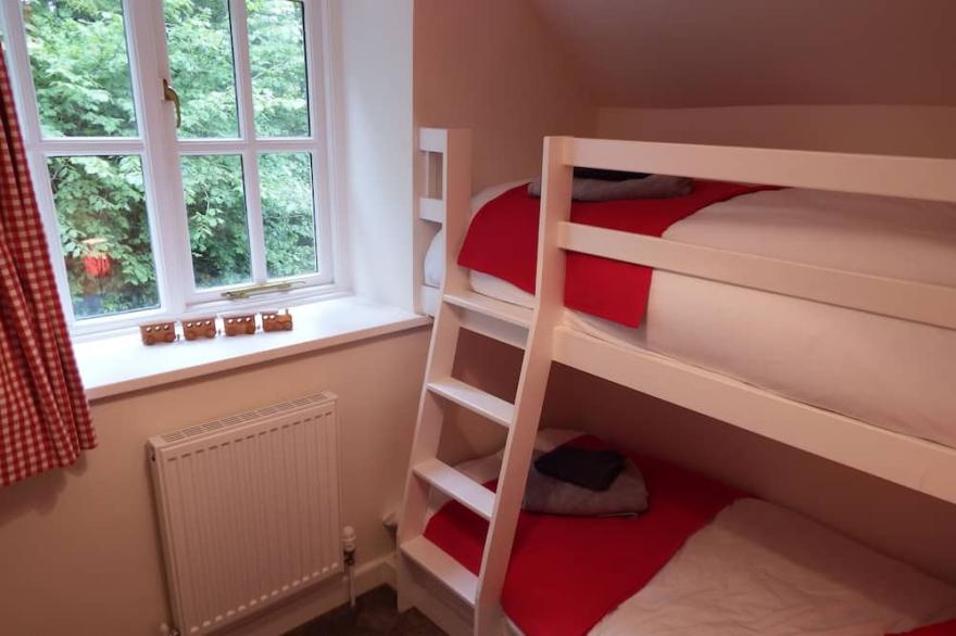 Quarry House, peaceful rural retreat, sleeps 8-12