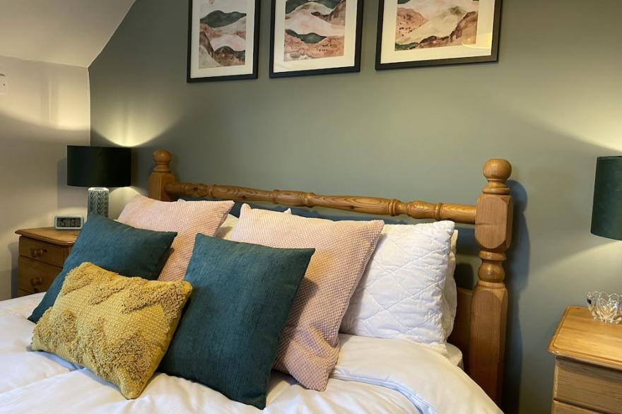 Quarry House, peaceful rural retreat, sleeps 8-12