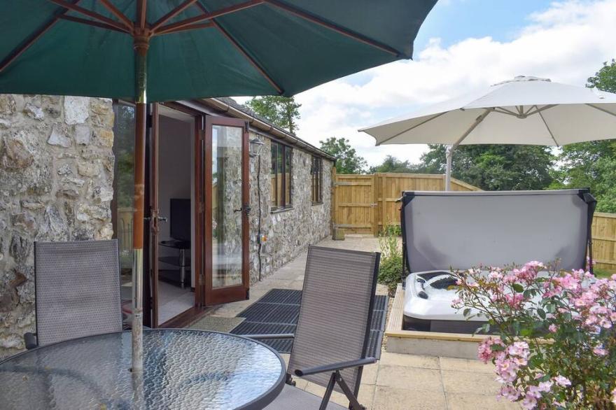 2 bedroom accommodation in Churchinford, near Taunton