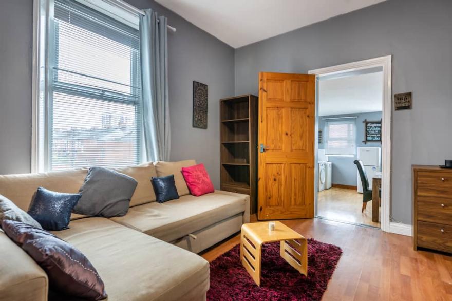 19 Guest Large Newcastle Apartment