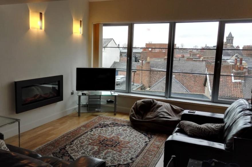 Modern Loft apartment with lift access in central York, sleeps up to six