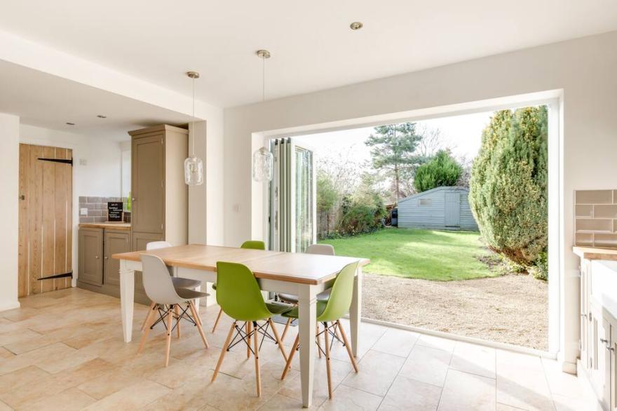 A Luxurious Cottage in the Beautiful Cotswold Town of Fairford