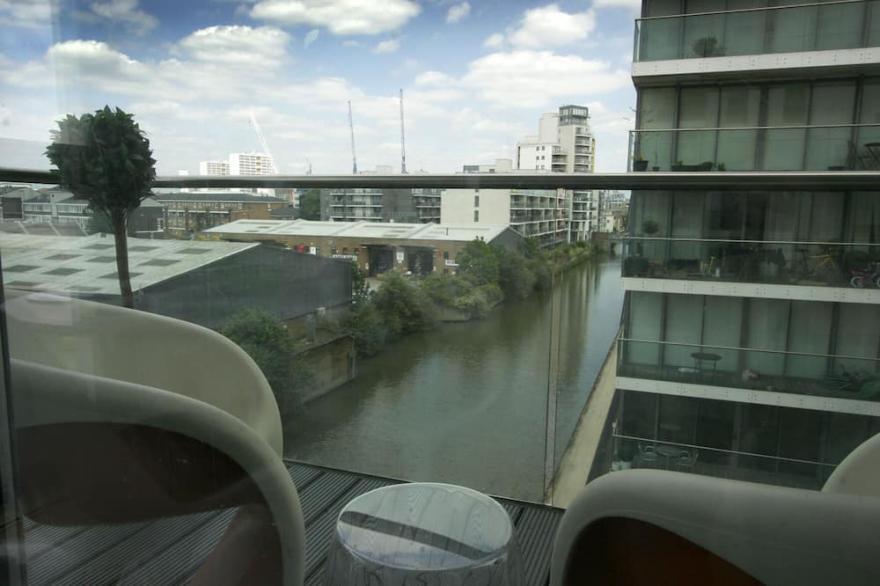 DESIGNER LUXURY 2bed 2bath Waterfront Zone2 Central City of London Canary Wharf