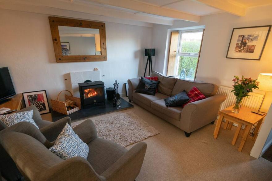 Beautiful, comfortable, pet friendly cottage - Sleeps 4/5. Great reviews.