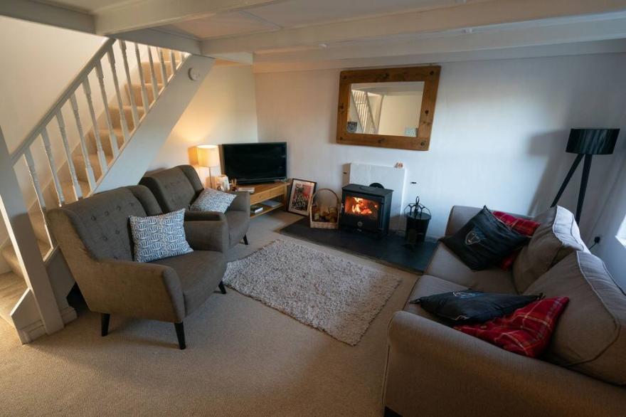 Beautiful, comfortable, pet friendly cottage - Sleeps 4/5. Great reviews.