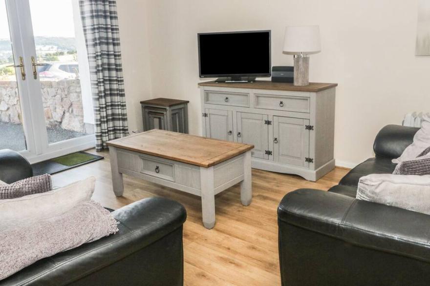HILLVIEW, pet friendly, with a garden in Llanddulas