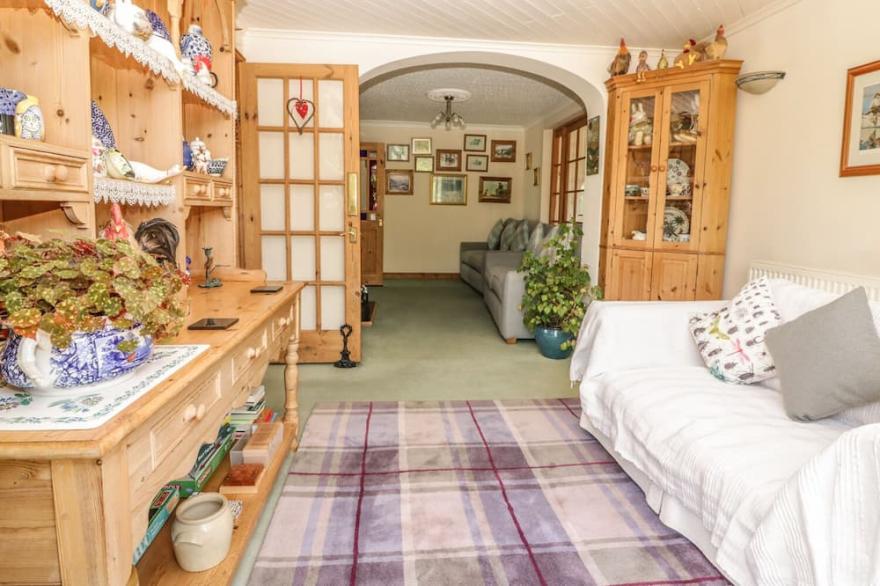 WOOLLY WELCOME, with a garden in Goldsithney
