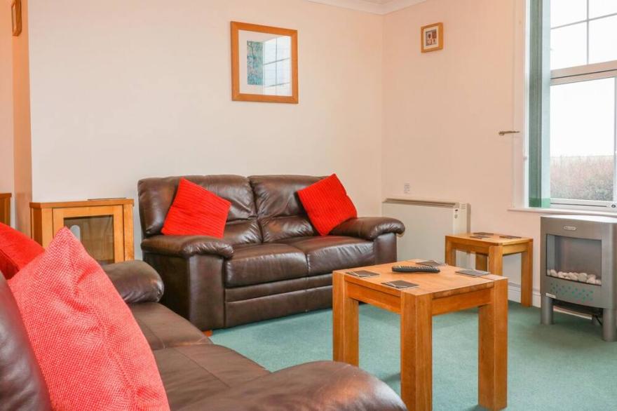 YELLOW SANDS APARTMENT 5, country holiday cottage in Harlyn, Cornwall