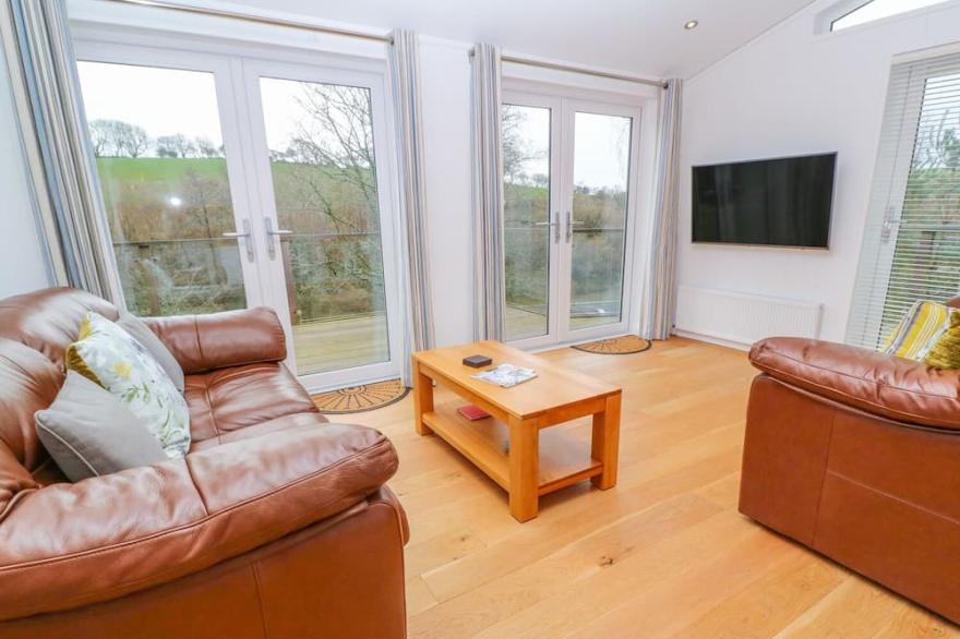 8 LAKE VIEW, pet friendly, country holiday cottage in Lanreath