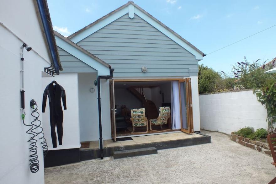 Delightful retreat, 3 mins walk to Widemouth Bay blue flag beaches & coast path