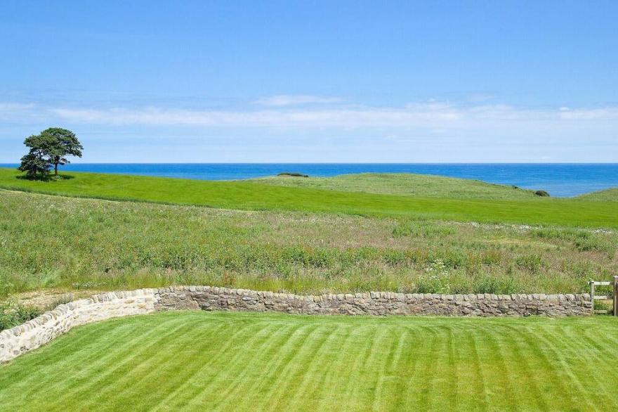 4 bedroom accommodation in Scalby, Scarborough