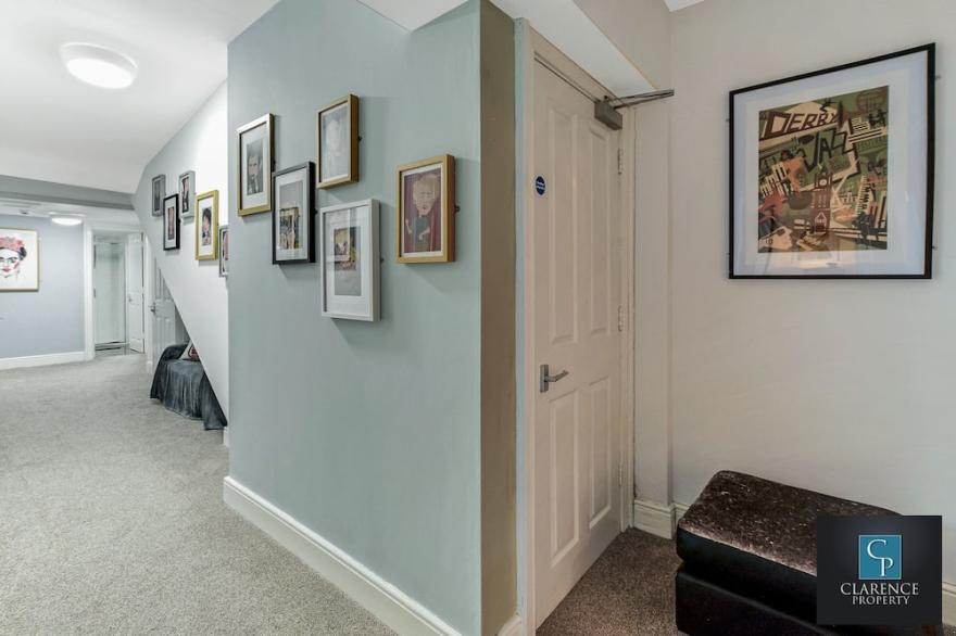 Expansive and spacious apartment within Georgian townhouse.