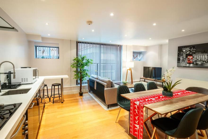 Immaculate 3-Bed House in central London