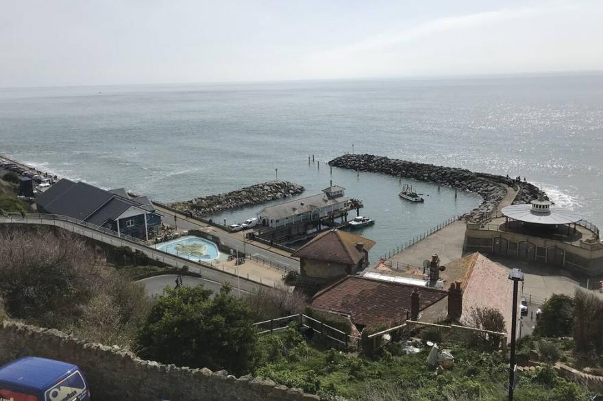 Ventnor Apartment with Stunning sea views
