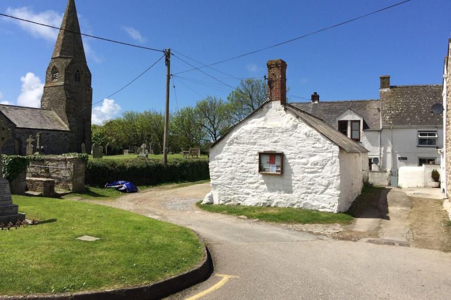 Cubert. Renovated 16th C. cottage Nr Crantock Holywell and Polly Joke beaches