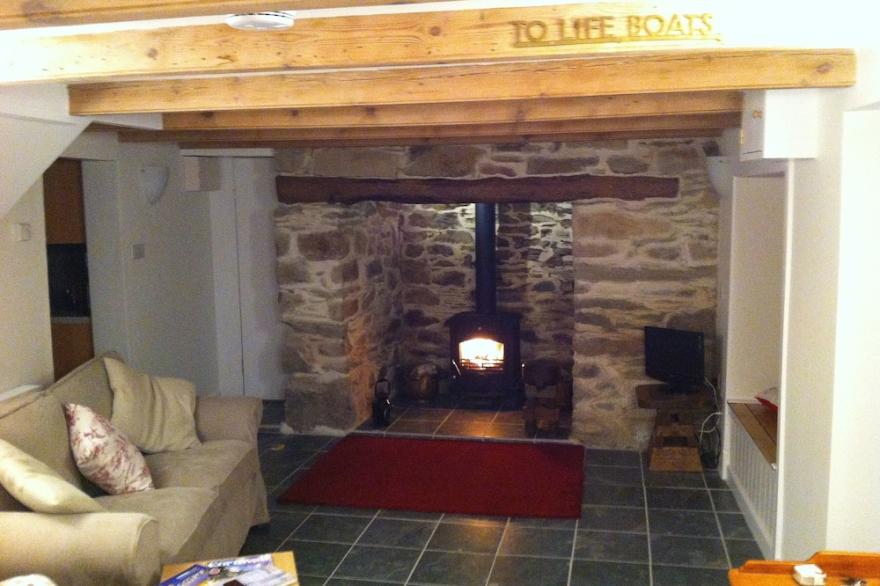 Cubert. Renovated 16th C. cottage Nr Crantock Holywell and Polly Joke beaches