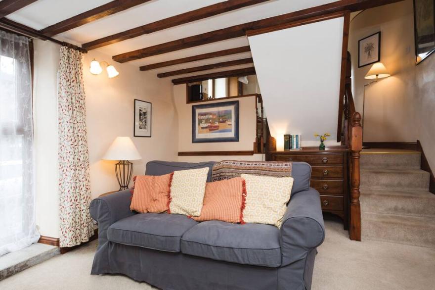 Traditional Peak District Barn - cosy interior, wood burning stove, pets welcome