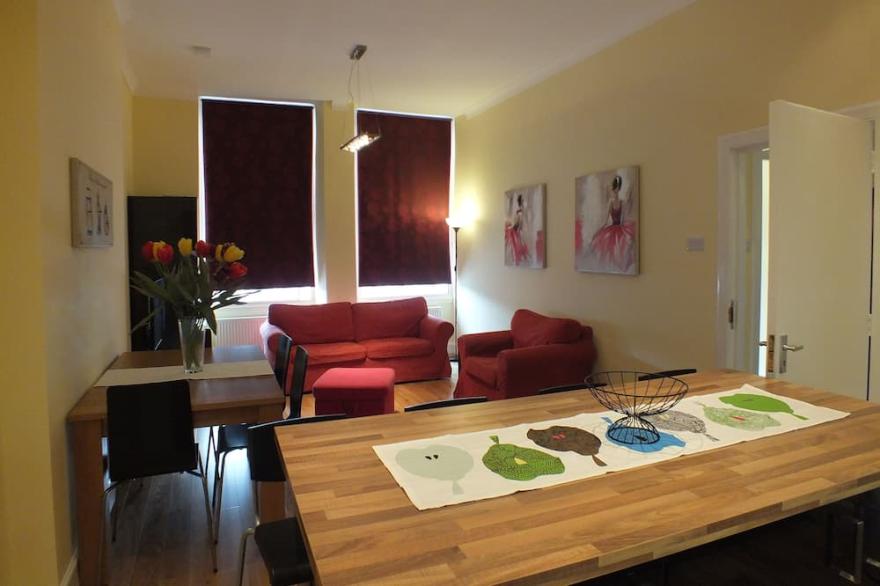 Beautiful and Spacious 3 Bedroom Apartment East End of Prince Street