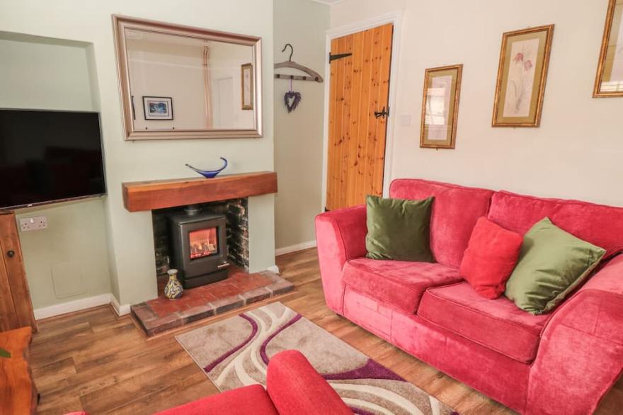CLOVERLEAF COTTAGE, country holiday cottage in Pickering