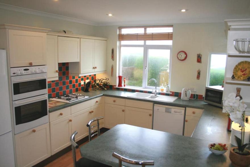 Superb well equipped family house in quiet area with sea views, close to beaches