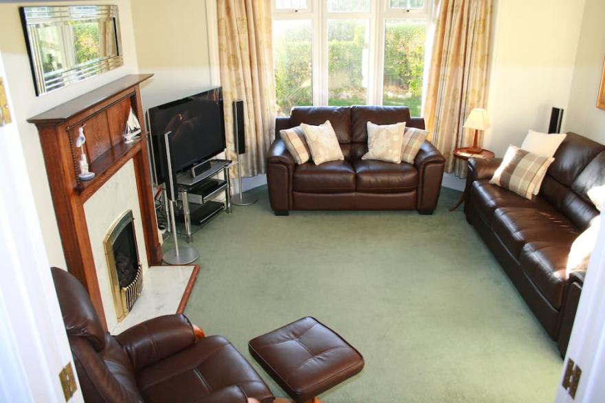 Superb well equipped family house in quiet area with sea views, close to beaches