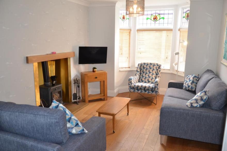 Large traditional house in the heart of old Staithes with outside courtyard.