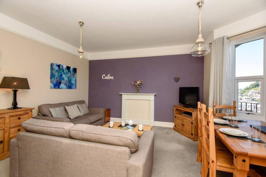 Beautifully appointed apartment with sea views