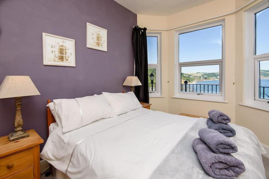 Beautifully appointed apartment with sea views
