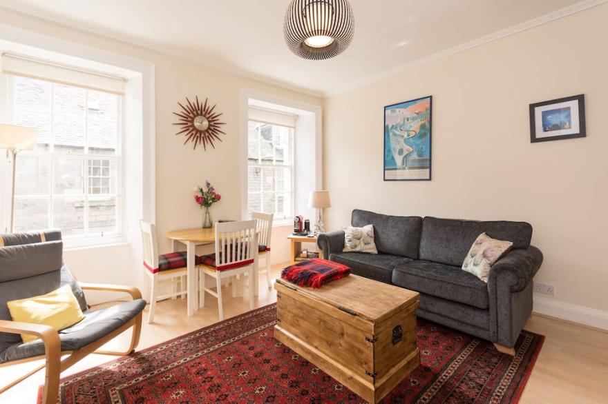 Luxury Thistle New Town 1 Bed Apt Super King