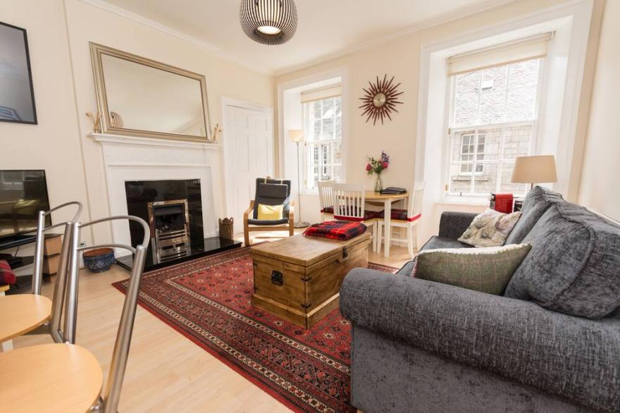 Luxury Thistle New Town 1 Bed Apt Super King