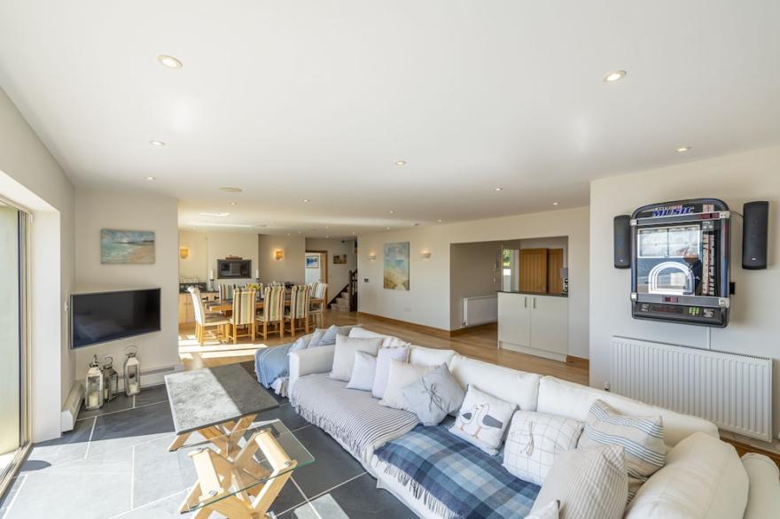 Enjoy Stunning Sea Views From A Detached Contemporary Coastal Holiday Home